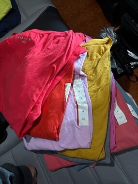 Ava & Viv Short Sleeve Tees - 14 total
Also Terra sky 1 x 
Some worn once